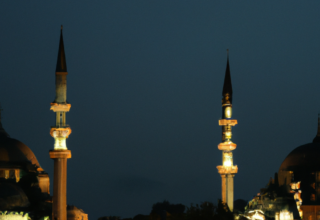 rüyada esmer uzun boylu erkek görmek