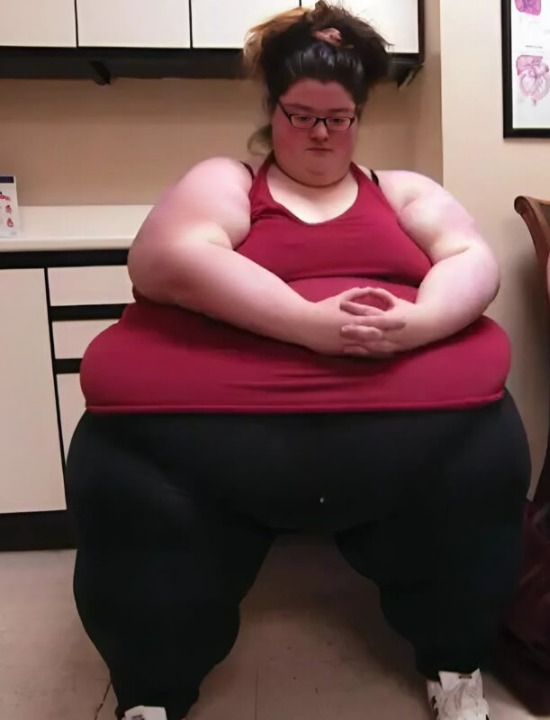 She appeared on television weighing 275 kg