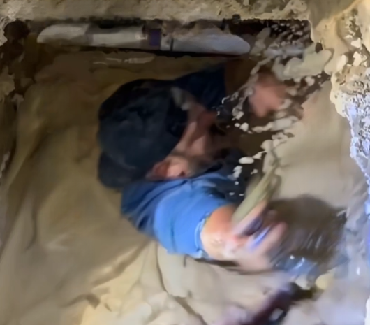 Worker Trapped in Mud While Repairing Neighborhood Sewer
